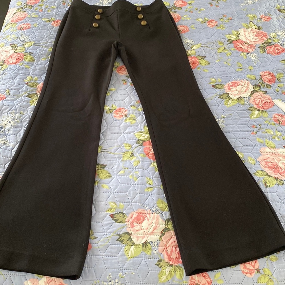 Black cute flare pants look nice with any heels